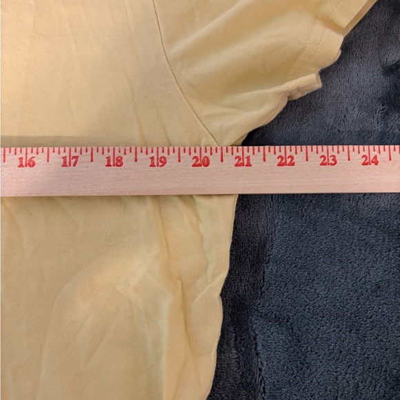 Hollister Men's Light Yellow Short Sleeve Tee - Picture 3 of 7